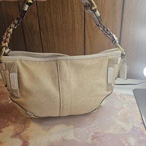 Coach Raffia Straw Wicker Shoulder Bag Purse Beige/White Braided Leather Strap.